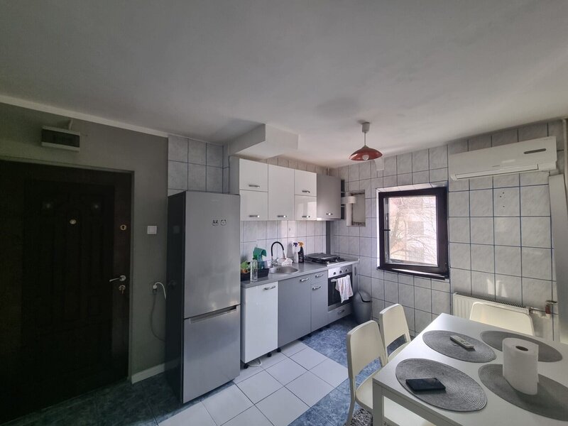 Dristor, Mihai Bravu, garsoniera spatioasa